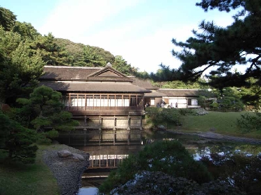 山溪園臨春閣外観